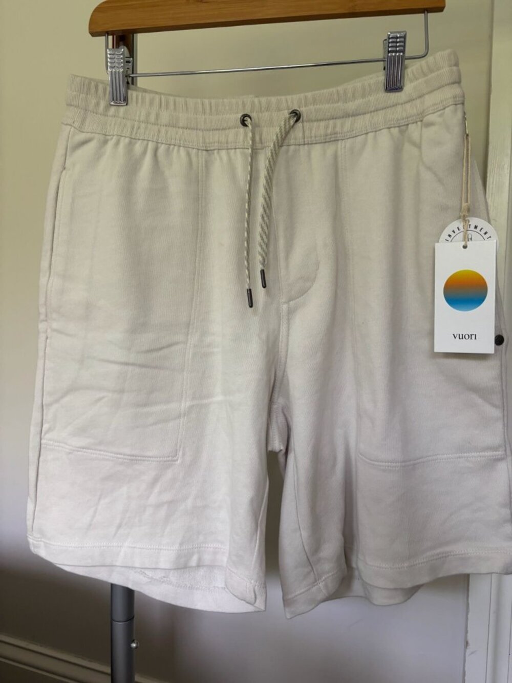 Vuori Vital Short NWT Men's M Salt Beige Drawstring Sweat Short